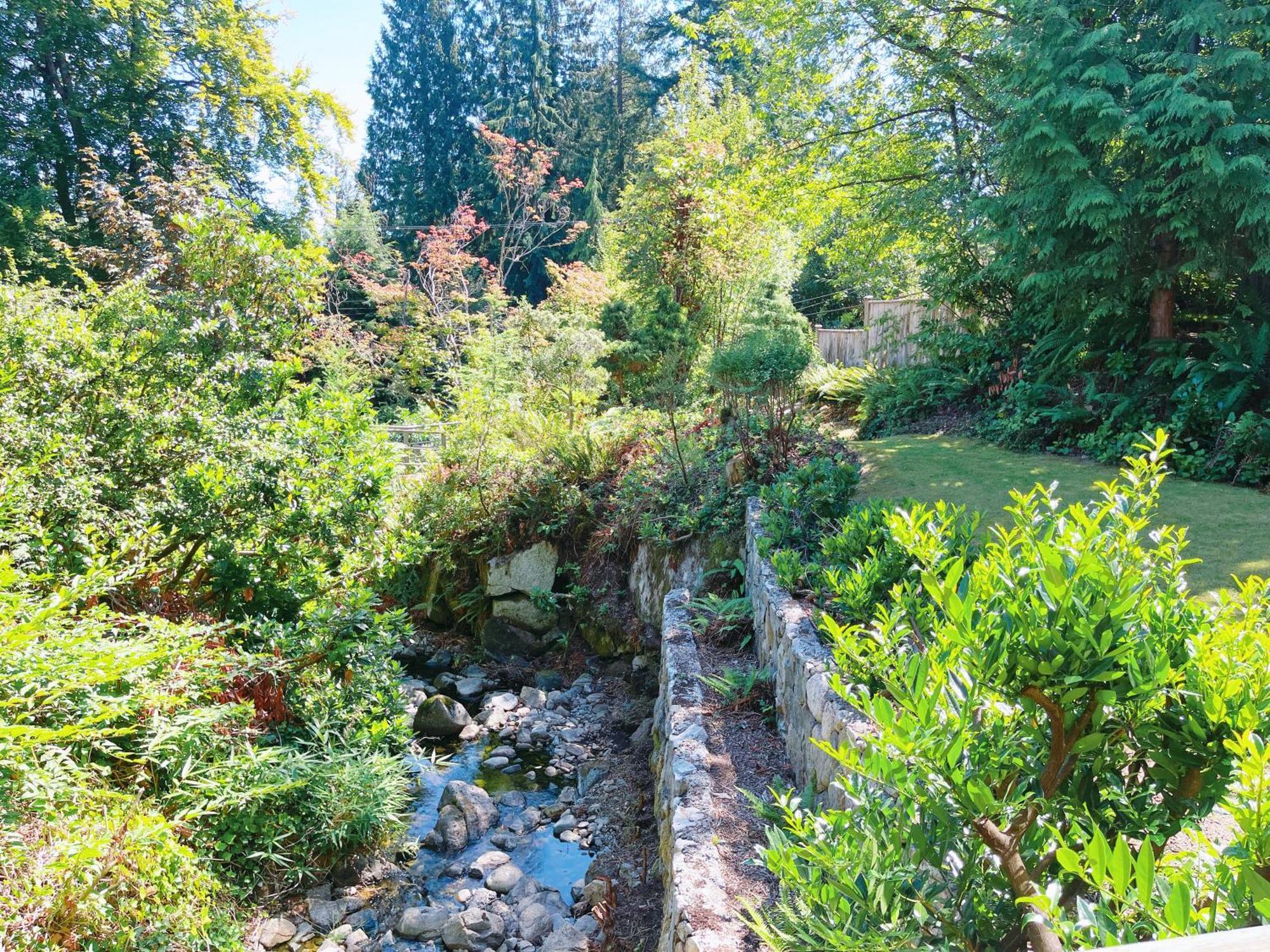 66 Creek Garden House West Vancouver Exterior photo
